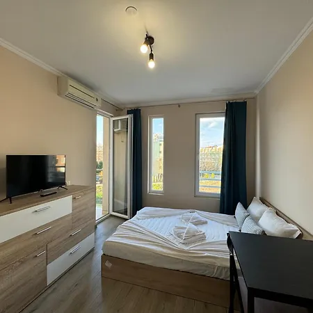 Vip Vision 409 Sunny Апартаменти *